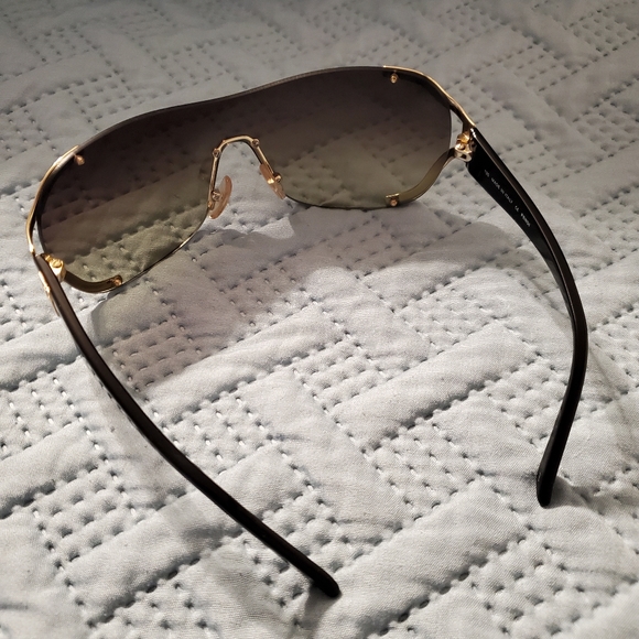 FENDI NWOT Sunglasses EXCELLENT CONDITION - Picture 2 of 6